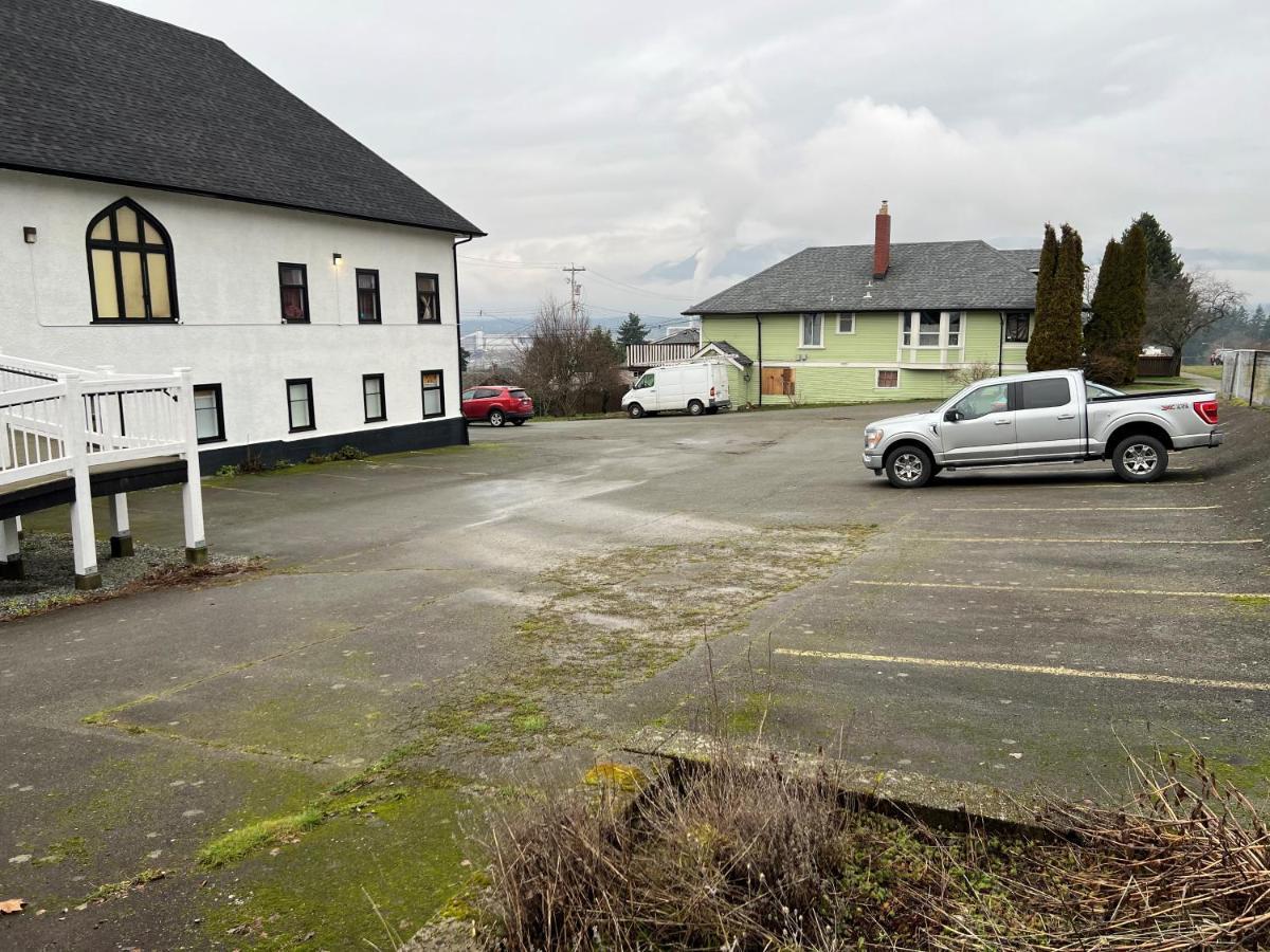 Char'S Landing Hostel Port Alberni Exterior photo