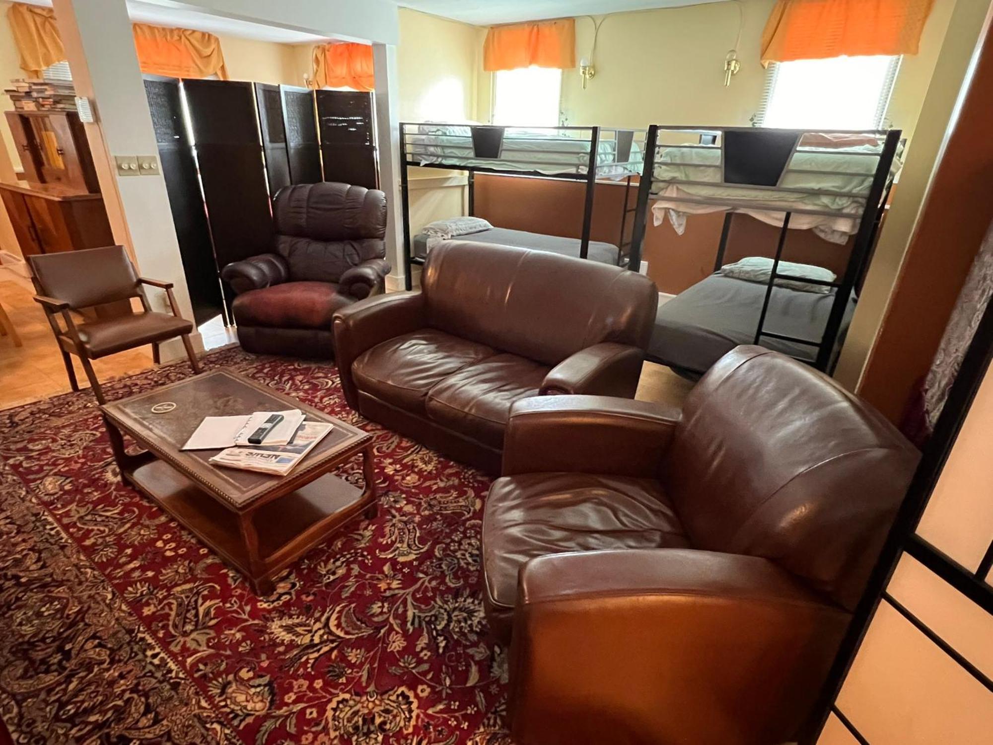 Char'S Landing Hostel Port Alberni Room photo