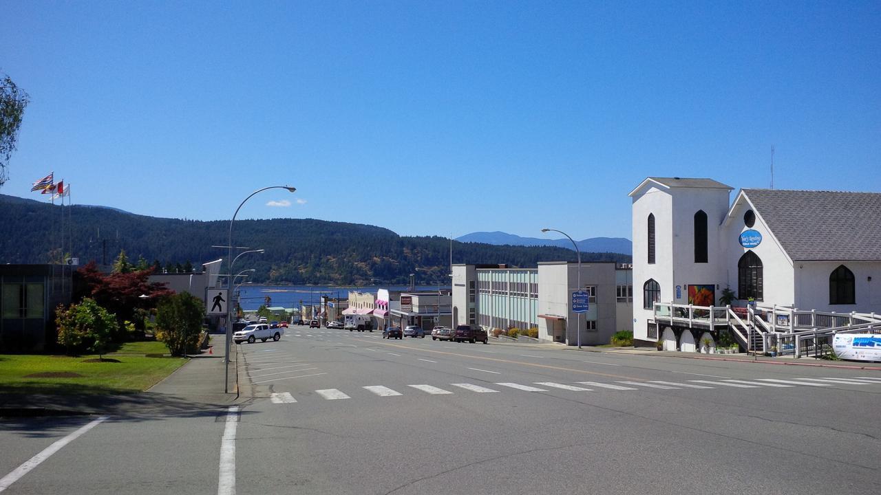 Char'S Landing Hostel Port Alberni Exterior photo